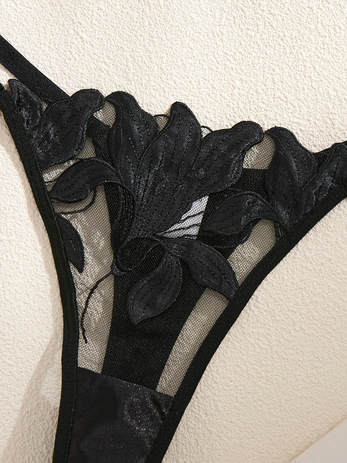 LINCARIE – Floral Embroidered Push-Up Lingerie Set