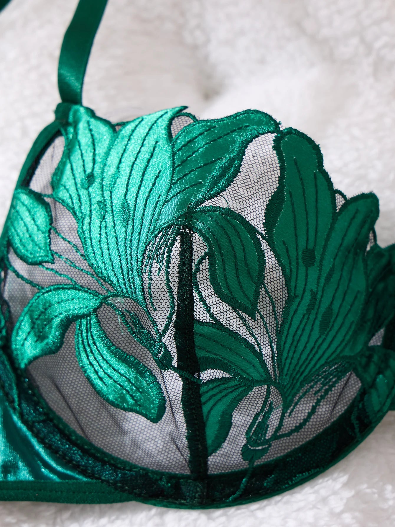 LINCARIE – Embroidered Push-Up Lingerie Set