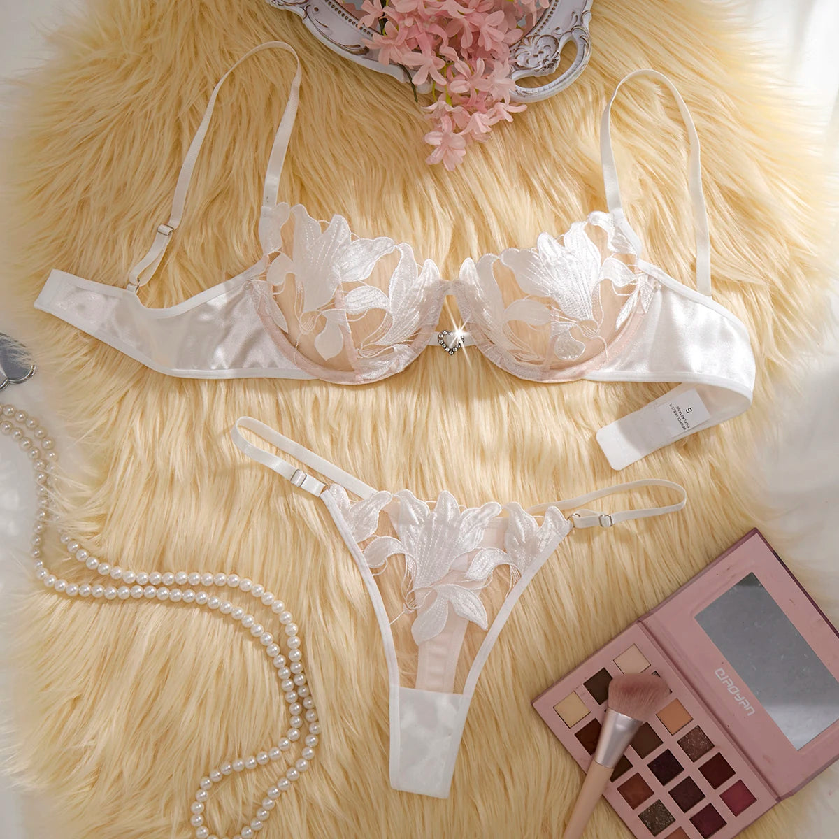 LINCARIE – Women’s Lingerie Essential Set