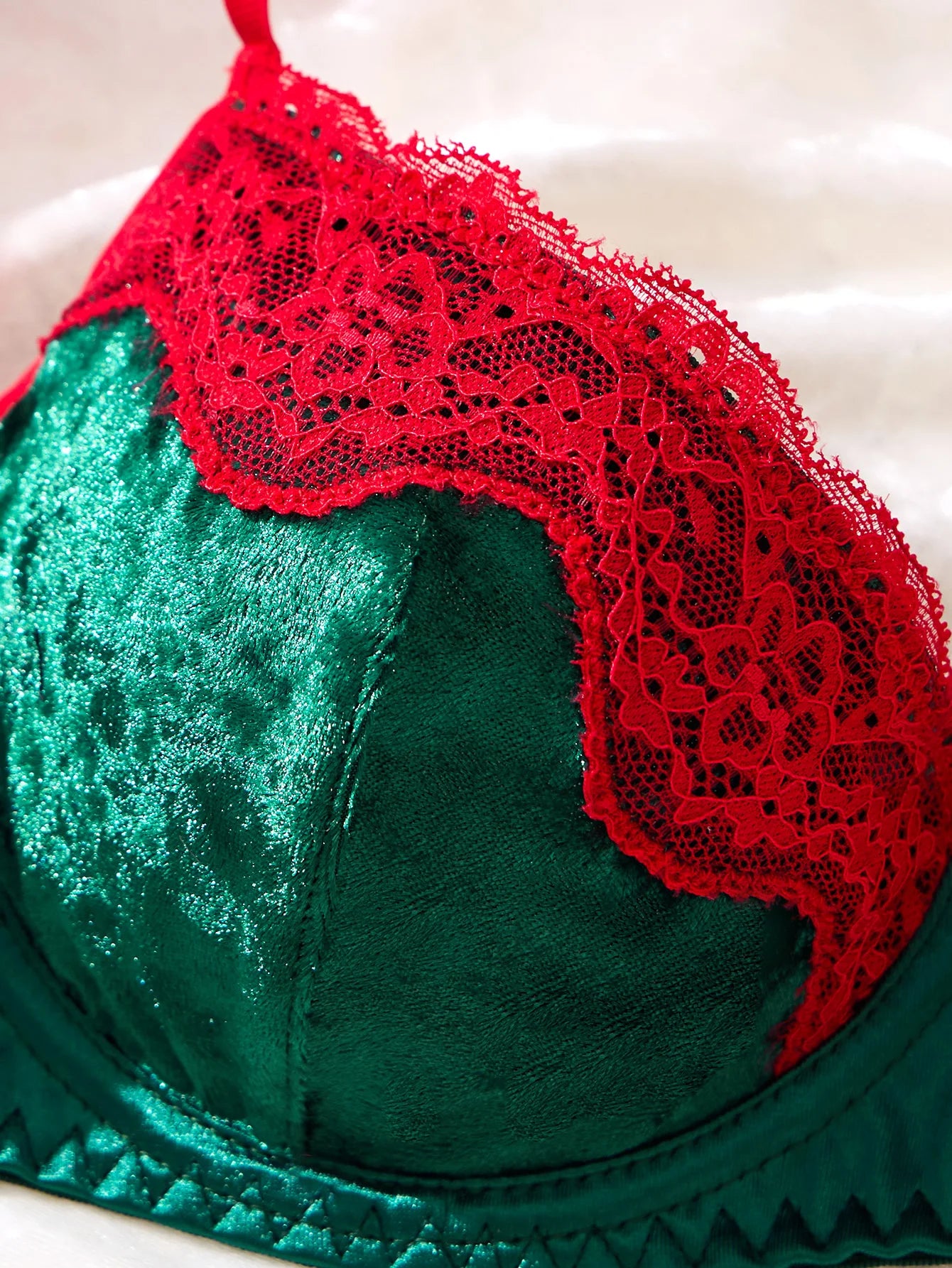 LINCARIE – Christmas Edition Lingerie Set