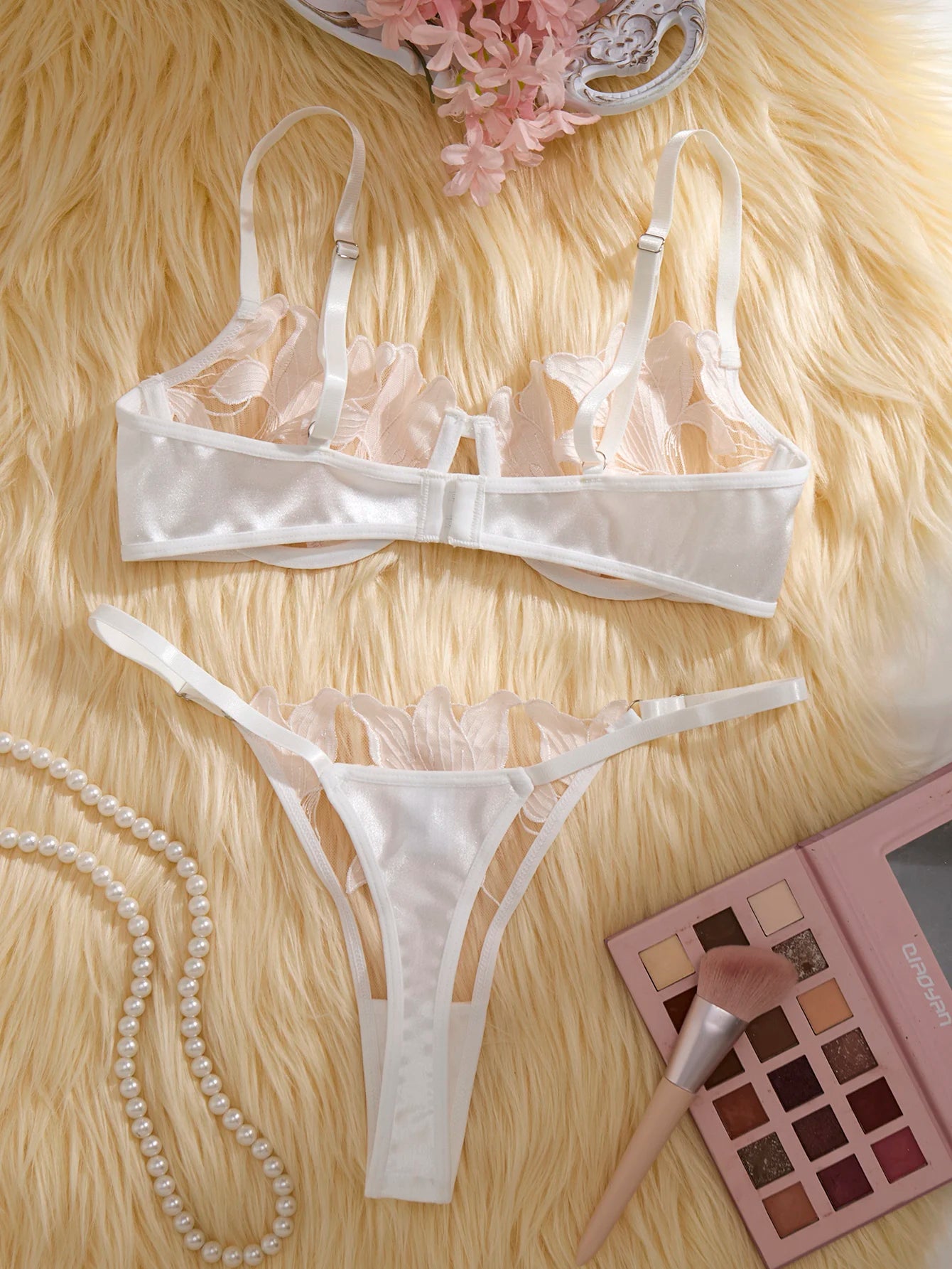 LINCARIE – Women’s Lingerie Essential Set