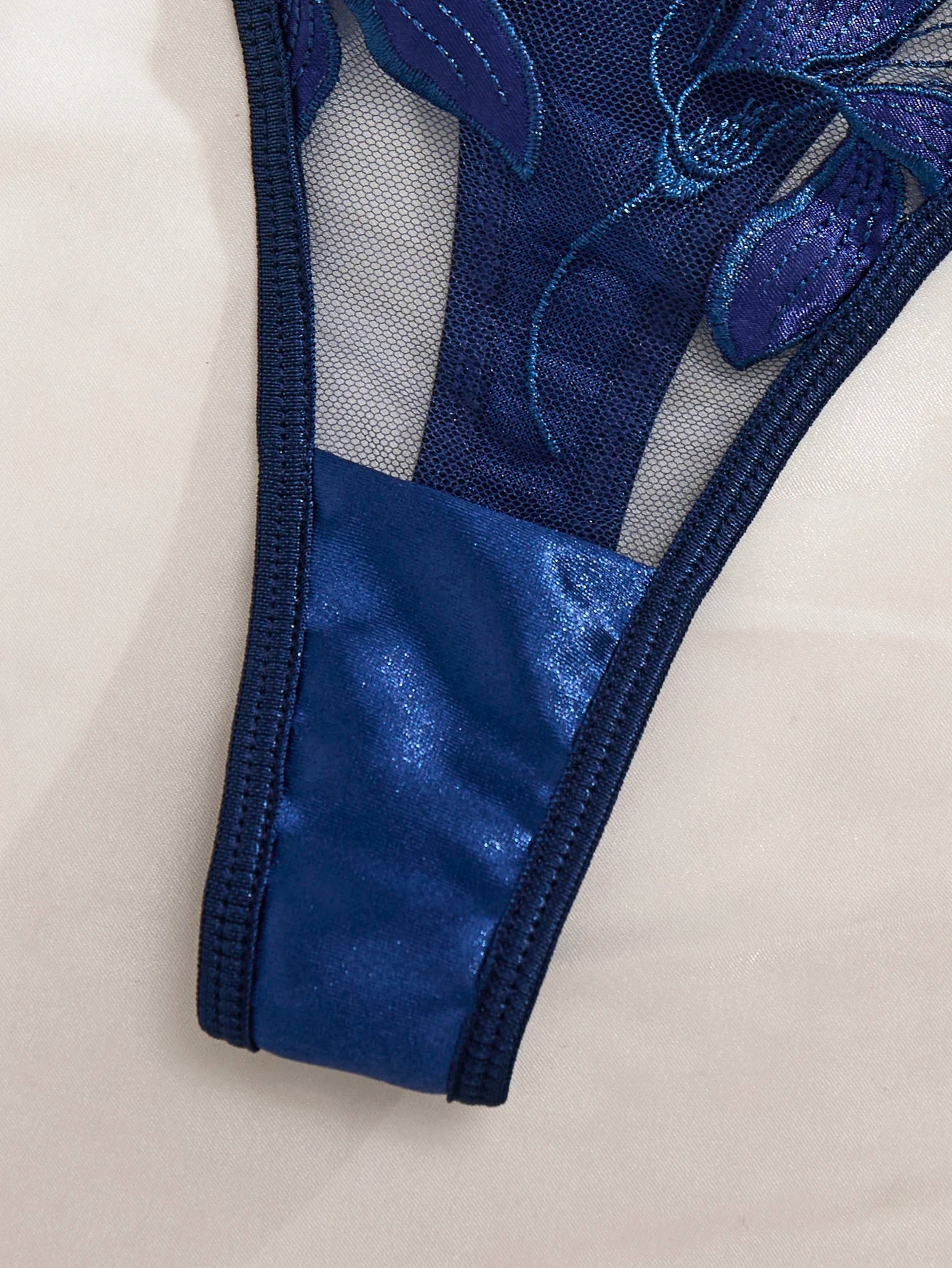 LINCARIE – Embroidered Floral Push-Up Lingerie Set (Blue)