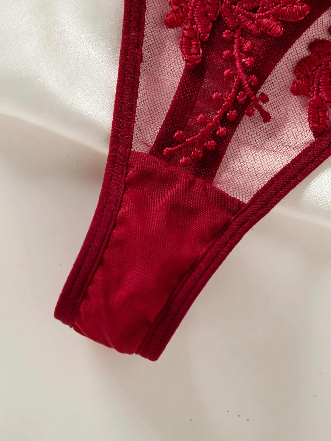 LINCARIE – Embroidered Floral Push-Up Lingerie Set