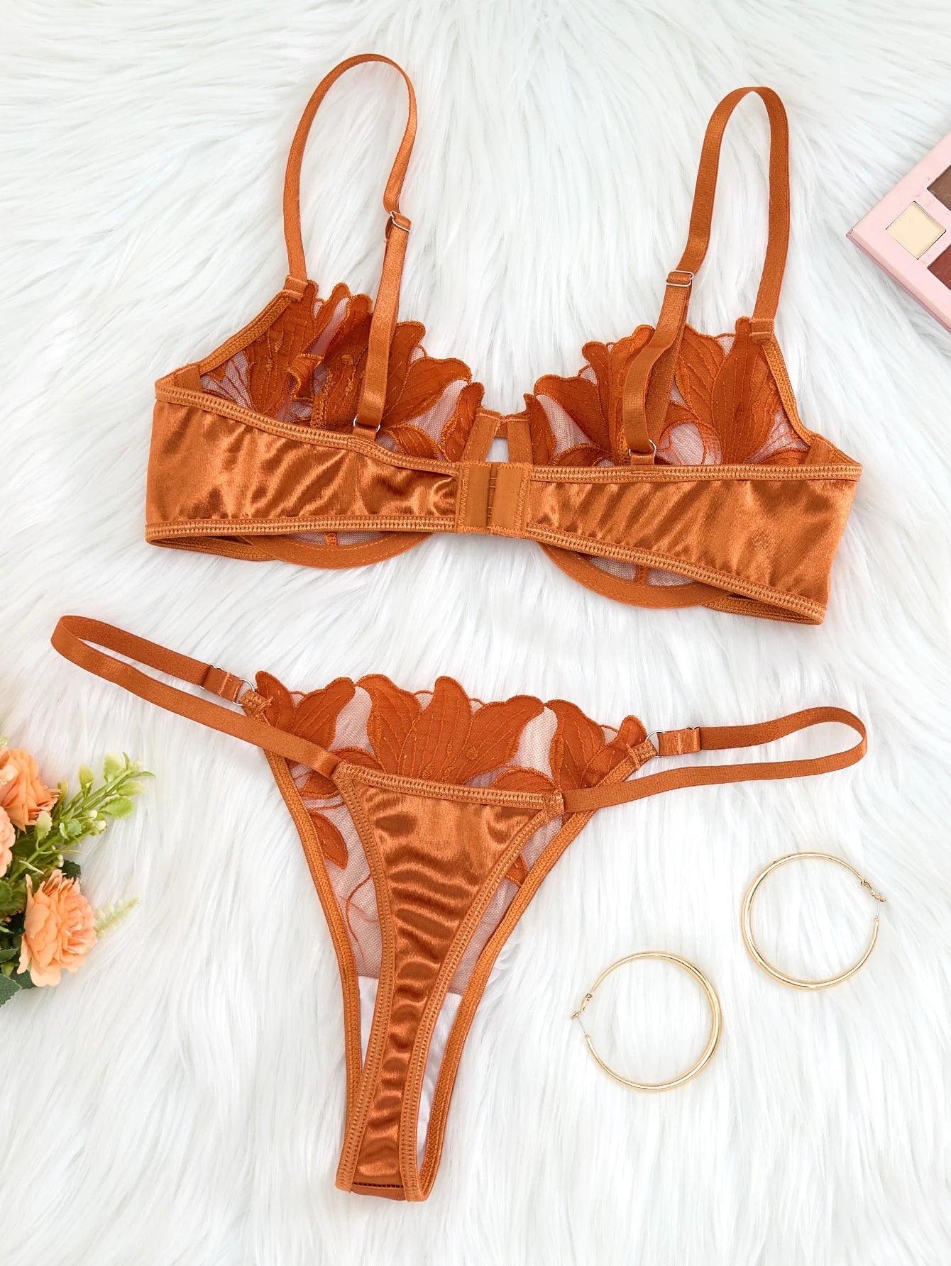 LINCARIE – Luxury Women’s Lingerie Piece