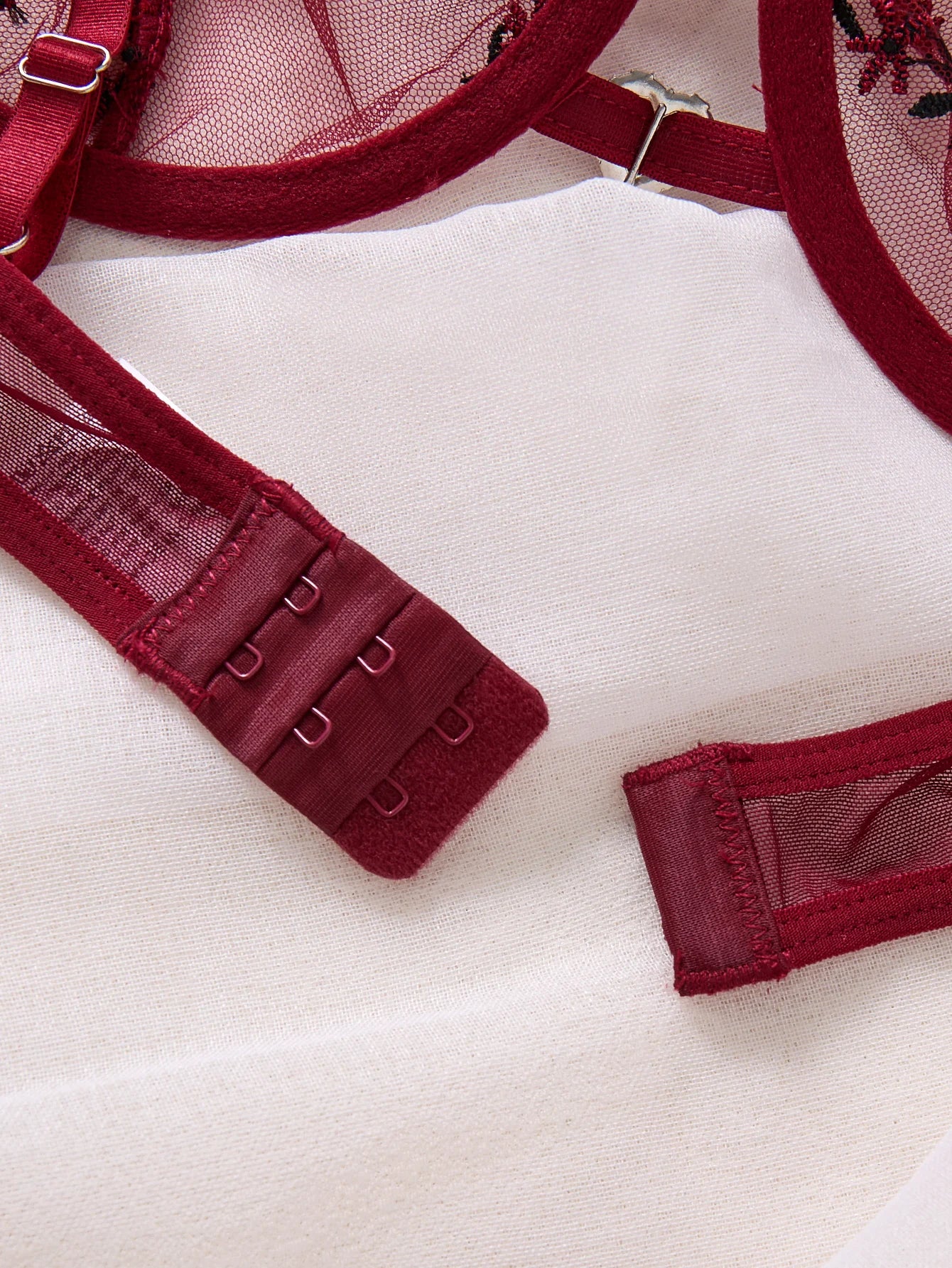 LINCARIE – Embroidered Floral Push-Up Lingerie Set